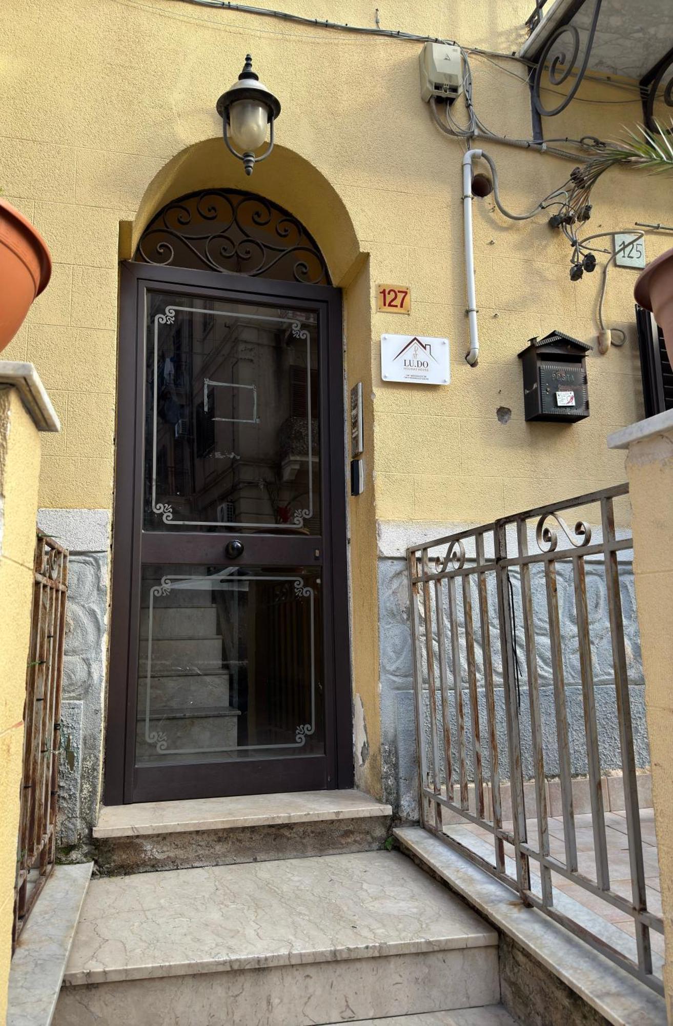 Ludo Holiday House - Charming Con Patio A Due Passi Dalla Cattedrale Παλέρμο Εξωτερικό φωτογραφία